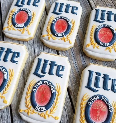 Liquor Cookies, Miller Lite Cake, Beer Cookies, Royal Icing Cookies Recipe, Cookie Crumble, Lite Beer, Crazy Cookies, Sugar Cookie Royal Icing, Edible Creations