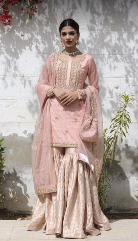 Gharara Shirt Designs, Pink Gharara Designs, Frock And Gharara, Bridesmaid Gharara, Banarasi Garara, Banarasi Gharara, Jamawar Gharara, Wedding Gharara, Garara Designs