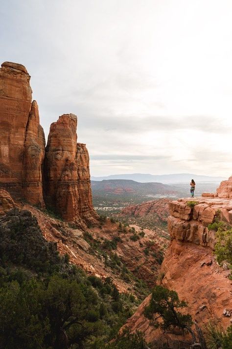 The Cathedral Rock Trail in Arizona - Elite Jetsetter Sedona Hiking, Cathedral Rock, Visit Arizona, Arizona Road Trip, Venice Italy Travel, Michigan Travel, Arizona Travel, Sedona Arizona, Usa Travel Destinations