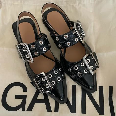 Ganni Feminine Buckle Ballerinas Ganni Buckle Flats, Ganni Ballet Flats, Ganni Flats, Ganni Shoes, Burgundy Ballet Flats, Black Flats Shoes, Buckled Flats, Vintage Heels, Autumn Fits