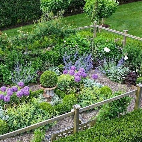 Pocket Garden, French Country Garden Decor, Beautiful Landscaping, Country Garden Decor, Backyard Garden Layout, Herb Garden Design, Garden Growing, French Country Garden, Potager Garden