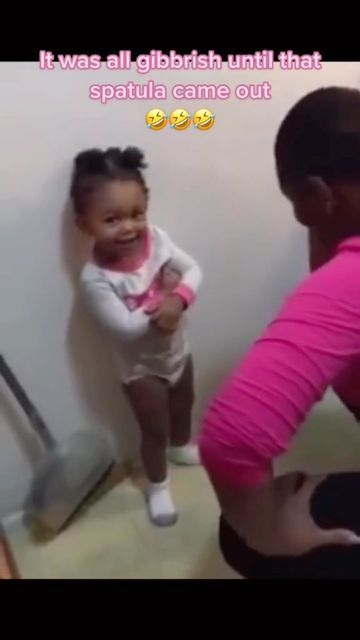 Mommy and Me Fashion on Instagram: "Toddlers really do play too much 🤣 This little cutie must be a future lawyer in the making 👏🏾 She had so much to say in her defense 😂 Her grandma could barely keep a straight face 💕 🎥: @ssimplycynthia #blackmomsmatch #funnykids #funnytoddler #pottytraining #momlife #parentinghumor #parentingadvice" Funny Toddlers, Bestie Funny, Sweet Videos, Funny Christian Jokes, Future Lawyer, Straight Face, Mom Life Quotes, You Make Me Laugh, Toddler Humor