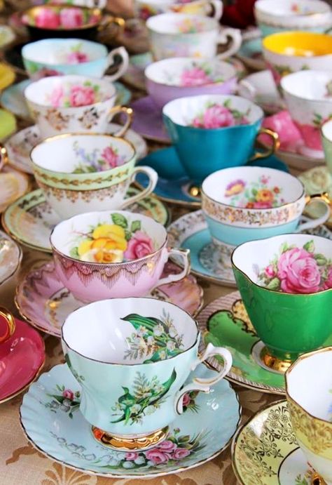 French Tea Parties, Colorful Tea Cups, Mousse Au Chocolat Torte, Spring Tea Party, French Tea, Smart Tiles, Pretty Tea Cups, Spring Tea, Afternoon Tea Parties