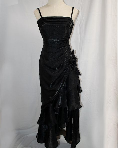 Fairytale Dress Black, Hock Dress, Goth Formal Dress, Y2k Formal Dress, Black And White Prom Dress, Ruffled Prom Dress, Asymmetrical Wedding Dress, Mermaid Vintage, Hoco Inspo