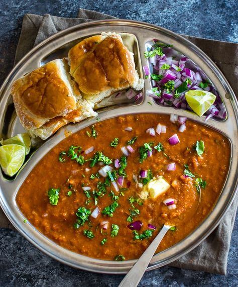 Make copycat authentic Mumbai Pav Bhaji at home with ease using pressure cooker or instant pot. Tastes just like the one you order at the restaurant. #indian #streetfood #pavbhaji #copycat Misal Pav, Pav Bhaji Recipe, Recipes In Marathi, Pav Bhaji Masala, Bhaji Recipe, Naan Recipe, Pav Bhaji, Using A Pressure Cooker, Traditional Dishes