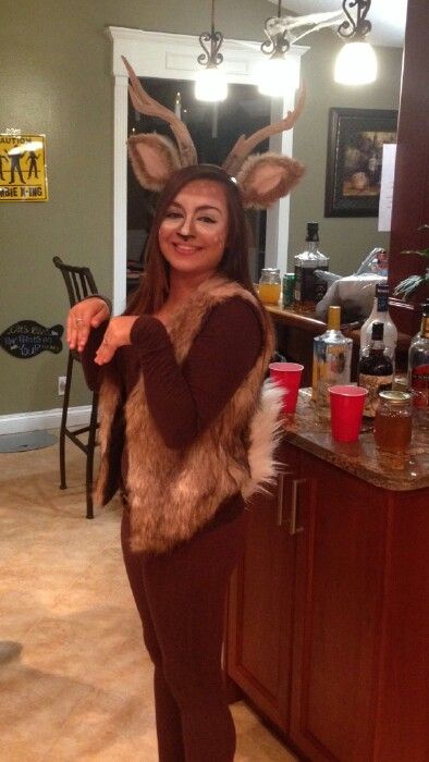 Homemade deer costume! Ears and tail are made from real rabbit fur. Antlers are also real! Diy Cat Costume Women, Diy Cat Costume, Disfraz Diy, Deer Halloween Costumes, Karneval Diy, Cat Costume Diy, Reindeer Costume, Deer Costume, Diy Costumes Women