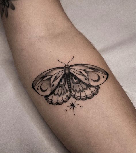 Moth And Floral Tattoo, Feminine Moth Tattoo, Fine Line Moth Tattoo, Moth Tattoos For Women, Floral Moth Tattoo, Lisbon Tattoo, Moth Tattoo Design, Awkward Situations, Tatoo Inspiration