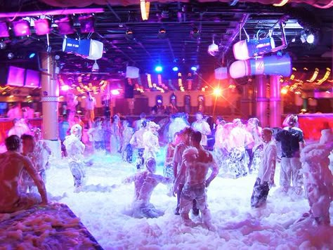 BCM in Magaluf Mallorca...One of BCM's famous foam parties! Magaluf Mallorca, Make A Girl Laugh, Ibiza Island, Foam Machine, Glow In Dark Party, Ibiza Party, Foam Party, Sixth Form, Backyard For Kids