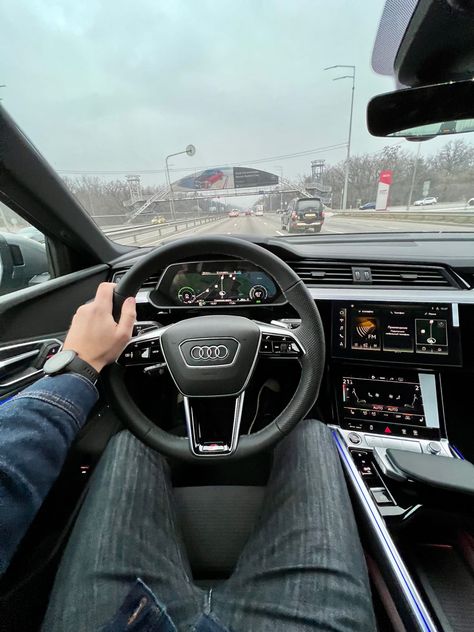 Audi 7 Seater, Car Drive Video, Lamborghini Video, Car Gif, Cars Driving, Audi Car, Audi E-tron, Car Drive, Audi A6 Quattro