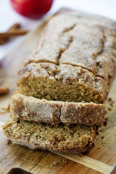 We look forward to freshly fried apple cider donuts from the local orchard all year long, but now we'll be making this Apple Cider Donut Bread anytime the craving hits! Donut Bread, Snicker Apple Salad, Pear Bread, Fried Apple, Rhubarb Crisp, Homemade Apple Cider, Cinnamon Nuts, Fried Apples, Apple Cider Donuts