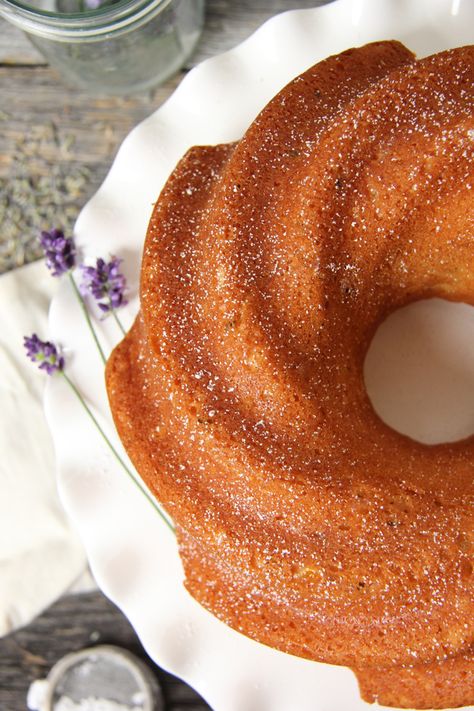 Lavender Honey Cake {A Pretty Life}7 Lavender Honey Cake, Lavender Tea Party, Vanilla Bundt Cake Recipes, Lavender Dessert, Lemonade Tea Recipe, Honey Cake Recipe, Lavender Cake, Lavender Recipes, Rich Cake