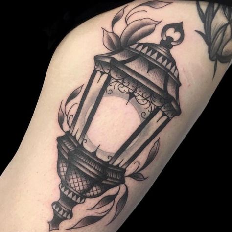 Lantern Tattoo Design, Lamp Tattoo, Lantern Tattoo, Gem Tattoo, Small Chest Tattoos, Rock Tattoo, Tattoo Dotwork, Full Sleeve Tattoo Design, Tattoo Old School