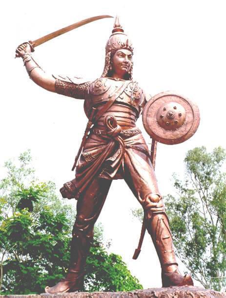 Rajput Warrior Rani Durgavati, Fancy Dress Diy, Tiger Habitat, भारतीय इतिहास, Jungle Resort, Life Size Statues, Hindu Statues, Warrior Queen, Indian Art Paintings