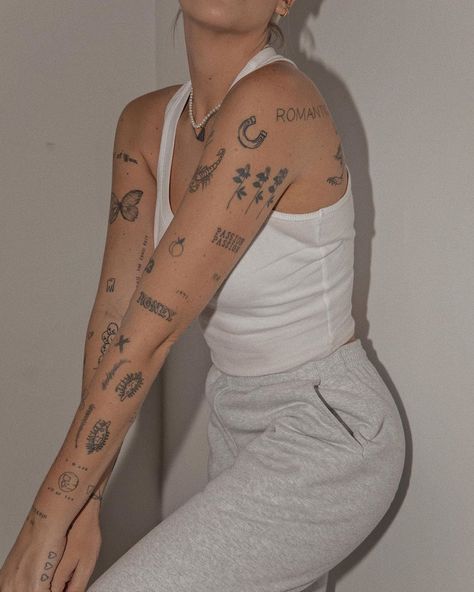 apphia castillo / phi on Instagram: “Racer back tank by @fashionnova fashionnovapartner @fashionnovamen — I find myself living in sweats and cropped tanks. Guess this is my new…” Minimal Patchwork Tattoo, Dainty Patchwork Tattoo, Patchwork Tattoo Back, Cute Patchwork Tattoo, Back Patchwork Tattoo, Patchwork Tattoos, Tattoos Geometric, Classy Tattoos, Discreet Tattoos