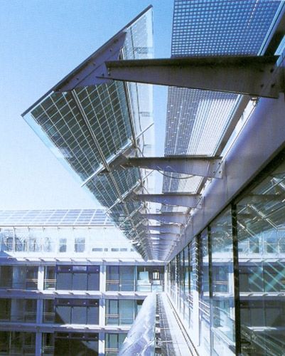 Photovoltaic Facade, Solar Panels Architecture, Solar Architecture, It Building, Pv Panels, Solar Energy Diy, Solar Roof, Best Solar Panels, Photovoltaic Panels