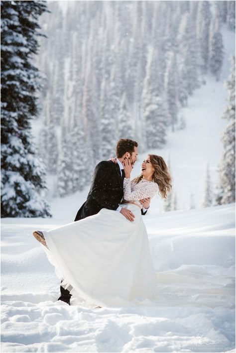 Snowy Wedding Photos, Wedding Winter Photos, Winter Wedding Photography Poses, Snow Mountain Wedding, Winter Wedding Engagement Photos, Wedding Snow Pictures, Winter Elopement Photos, Winter Wedding Mountains, Wedding Photography Winter