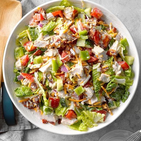 BLT Turkey Salad Shredded Cheese Recipes, Turkey Blt, Main Dish Salad Recipes, Turkey Salad Recipe, Turkey Pasta, Blt Salad, Turkey Salad, Resep Salad, Deli Turkey