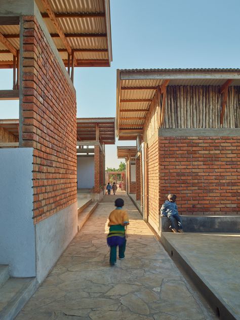 Swedish Architecture, African House, Low Cost Housing, Community Centre, Brick Architecture, Vernacular Architecture, Traditional Building, Earth Homes, Natural Ventilation