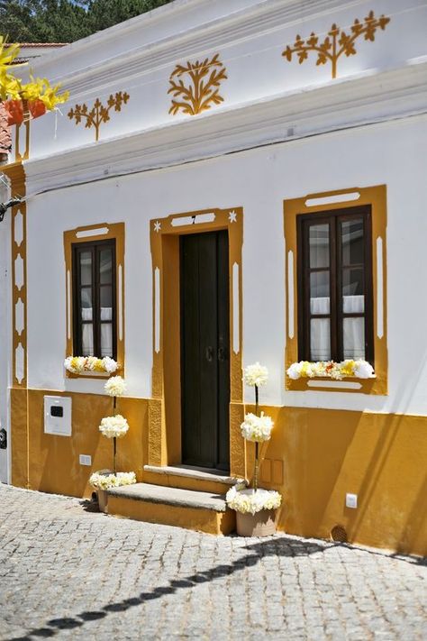 Portuguese Houses, West Facing House, Vastu House, Portuguese Culture, Indian Home Design, Vastu Tips, Stone Coffee Table, Vastu Shastra, Small Houses