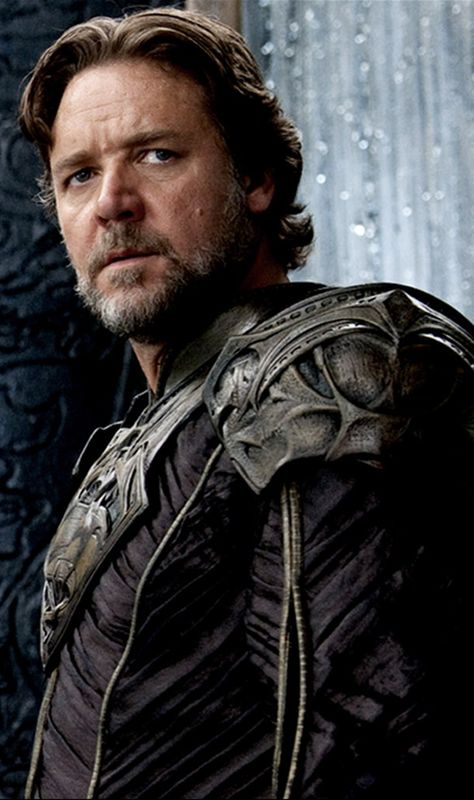 Russell Crowe- in Man of Steel. FABULOUS film! Russell Crowe Gladiator, Jor El, Kraven The Hunter, The Wolverine, Michael Shannon, Superman Man Of Steel, Russell Crowe, Marvel Thor, Kevin Costner