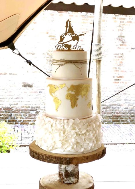 Vintage Travel Wedding Cake, Travel Inspired Wedding Cake, Aviation Wedding Cake, Sofia Core, Aviation Wedding Theme, Travel Wedding Cake, Rocker Wedding, Aviation Wedding, Travel Inspired Wedding