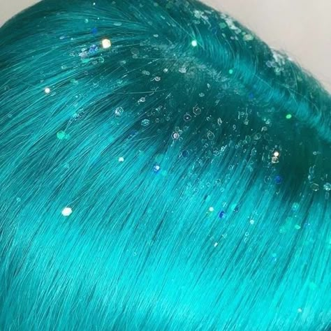 Sea Punk Aesthetic, Aqua Marine Hair, Light Teal Hair, Glitter On Hair, Goblin Makeup, Kidcore Hair, Miku Hair, Kaori Kanzaki, Vandala Doubloons