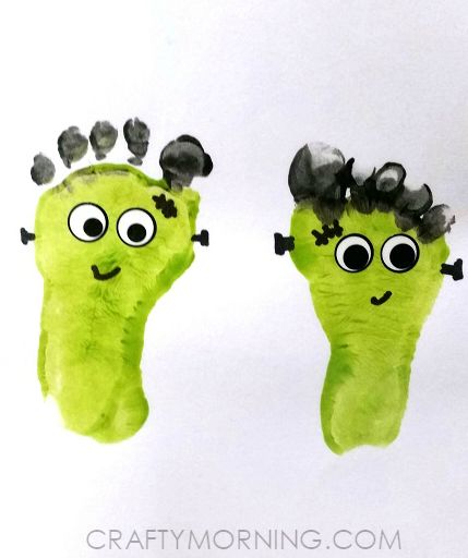 footprint frankenstein craft Bricolage Halloween, Halloween Infantil, Halloween Crafts For Toddlers, October Crafts, Baby Art Projects, Footprint Crafts, Halloween Arts And Crafts, Halloween Preschool, Footprint Art