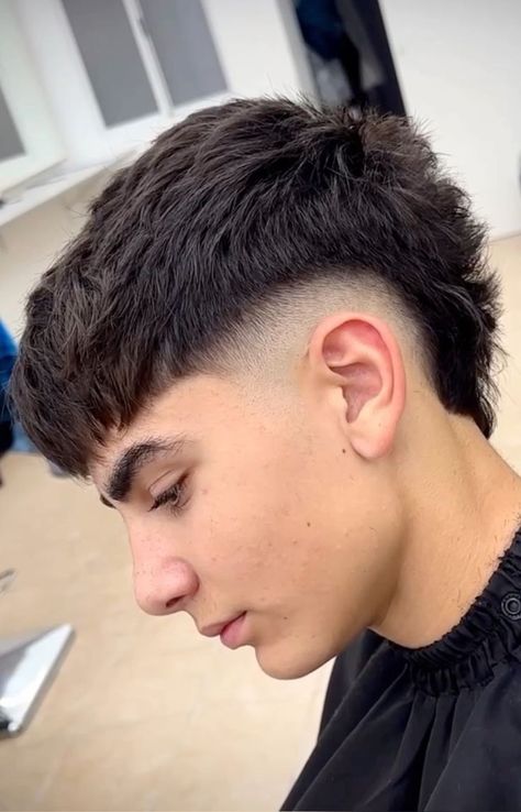 Taper Fade Long Hair, Men Fade Haircut Short, Mullet Fade, Curly Hair Fade, Edgars Haircut, Mens Haircuts Short Hair, Low Fade Haircut, Shaved Hair Designs, Men Haircut Curly Hair