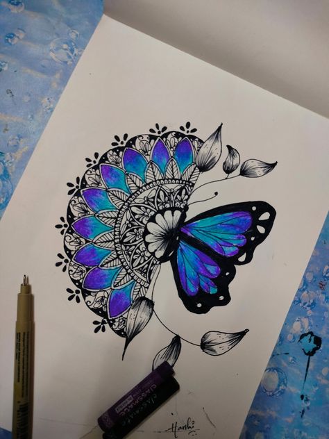 Half Butterfly Drawing, Butterfly Mandala Art, Mandala Project, Mandala Butterfly, Easy Flower Drawings, Doddle Art, Glass Painting Patterns, Easy Mandala, Easy Mandala Drawing