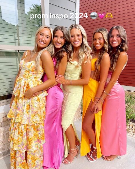 inspo 🪩 on TikTok Classic Prom Dresses, Vintage Style Prom Dresses, Vintage Prom Dresses, Homecoming Poses, Sorority Poses, Prom Picture Poses, Classic Prom Dress, Prom Photoshoot, Prom Dress Inspo