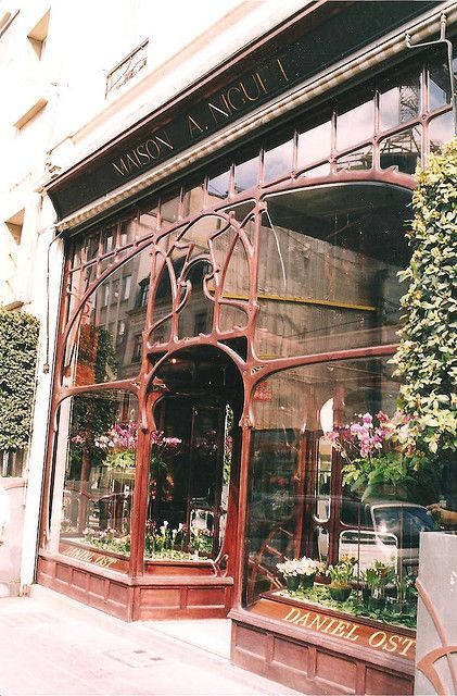 Art nouveau Art Nouveau Brussels, Art Nouveau Arquitectura, Yabu Pushelberg, Interior Vintage, Flowers Shop, Art Nouveau Architecture, Shop Fronts, Art Nouveau Design, Store Front