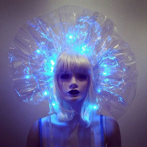 New Year's hat: Clear PVC Headdress or Neck Ruff Collar with LED Lights Lady Gaga Drag Queen Costume Avant Garde Sci Fi Fantasy BLADERUNNER Sci Fi Costume, Drag Queen Costumes, Space Costumes, Led Costume, Ruff Collar, Drag Make-up, Alien Costume, Queen Costume, Hair Shows