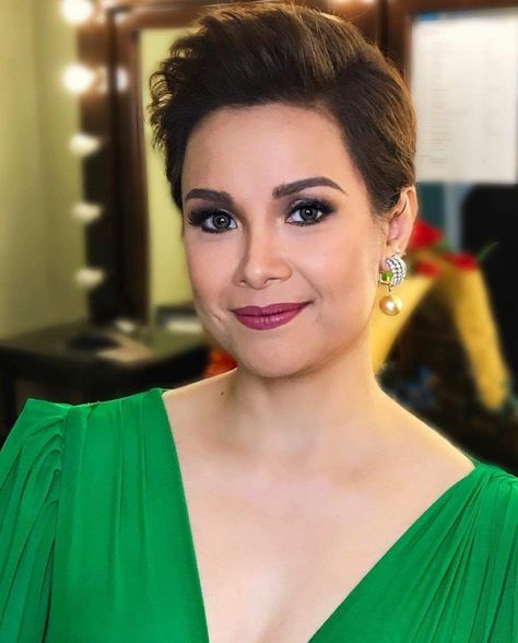 Lea Salonga pride of Philippines 🇵🇭 Lea Salonga Short Hair, Eva Noblezada, Lea Salonga, Filipino Style, Acting Tips, Beautiful Human, Haircut Styles, Undercut Pixie, Celebrities Humor