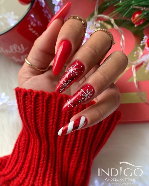 December Images, Christmas Nail Design, December Nails, Indigo Nails, Holiday Nail Designs, Cute Christmas Nails, Christmas Nail Art Designs, Makijaż Smokey Eye, Spring Nail Art