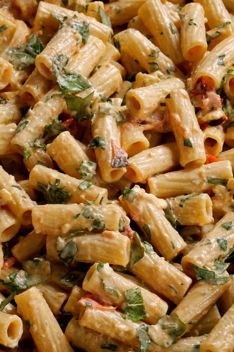 Greek Yogurt Tomato Pasta Sauce, Pasta With Greek Yogurt Sauce, Healthy Greek Yogurt Recipes Dinner, Greek Pasta Bake, Meals With Yogurt, Feta Pesto Pasta, Recipes With Greek Yogurt Dinner, Greek Pasta Dinner, Greek Yogurt Dinner