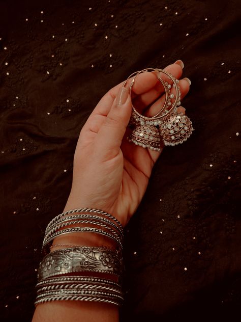 Desi aesthetic, jewellery bangles nails hands earring Aesthetic Bangles Photography, Bangles Photography Ideas, Desi Aesthetic Jewellery, Desi Bangles, Bangles Aesthetic, Eid Aesthetic, Accessories Photoshoot, Desi Jewellery, Jewellery Bangles