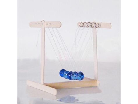 Newtons Cradle, Physics Projects, Newton's Cradle, Steam Ideas, Cardboard Crafts Diy, Balance Ball, Science Crafts, Force And Motion, Diy Science