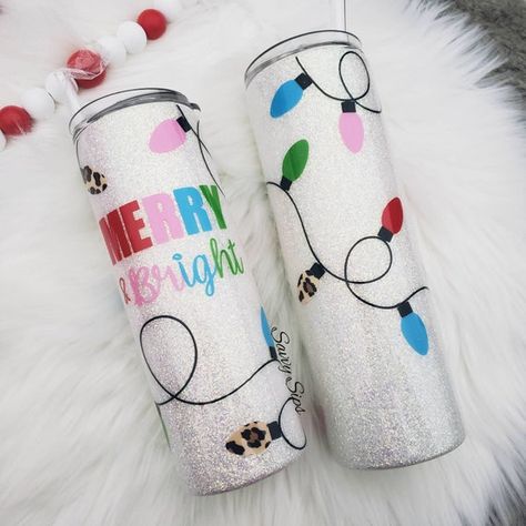 Check out this item in my Etsy shop https://www.etsy.com/listing/1331713186/merry-and-bright-christmas-light-leopard Resin Cups, Tumbler Pictures, Merry And Bright Christmas, Epoxy Tumbler, Epoxy Tumblers, Tumbler Cups Diy, Bright Christmas, Epoxy Coating, Christmas Tumblers