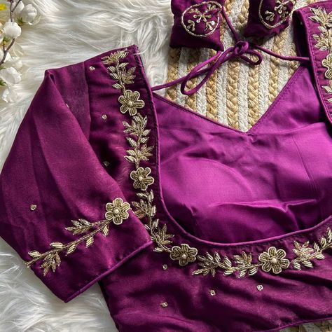 Perfect for parties and special occasions, This Blouse comes with a stunning Design, adding a touch of elegance to every ensemble. Stand out in style at any gathering.. Momtaz kut designer blouse Premium quality zardosi work. Fabric pure silk. Size 38 ready margin available #blousecantik #blouseideas #blouseimport #blouses #blousemurah #blouselove #blousedesign #blousewanita #blouse #blousecotton #designerblouse #blouselabuh #blousejumbo #blouselawa #blouseideas #love #instagood #instaree... Simple Thread Work Blouse Designs, Silk Blouse Design, Zardosi Work Design, Patola Blouse, Golden Blouse Designs, Zardosi Work Blouse, Maggam Blouse, Netted Blouse Designs, Latest Blouse Designs Pattern