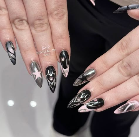 Classy Grunge Nails, Raven Nails Designs, Black Bedazzled Nails, Cyberpunk Nails Black, Black Gel X Nails, Cyberpunk Nails, Nails Funky, Fake Nails Designs, Hippie Nails