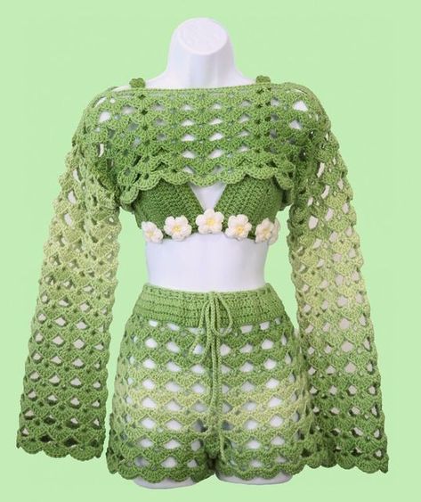 Flower Pattern Clothes, Green Crotchet Ideas, Knitted Clothes Ideas, Green Crochet Outfit, Crochet Clothes Cute, Green Things To Crochet, Green Yarn Crochet Ideas, Cute Crochet Clothing, Cute Crochet Outfits