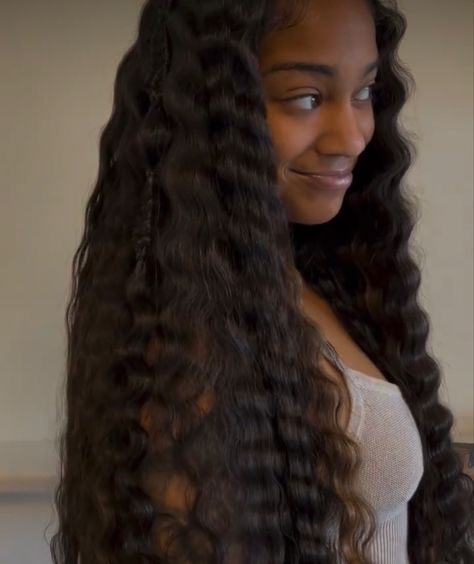 Kim Kardashian Crimped Hair, Crimped Hair Black Women, Soft Crimps, Sew In Hairstyles, Curly Hair Tutorial, Crimped Hair, Flat Iron Hair Styles, Voluminous Hair, Fancy Hairstyles