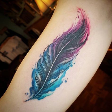 125 Stunning Feather Tattoos to Choose From - Wild Tattoo Art Feather Tattoo Colour, Feather Tattoo Meaning, Indian Feather Tattoos, Tattoo Colour, Tattoos Back, Tattoos Cute, Free Tattoo Designs, Feather Tattoo Design, Tattoos Pictures