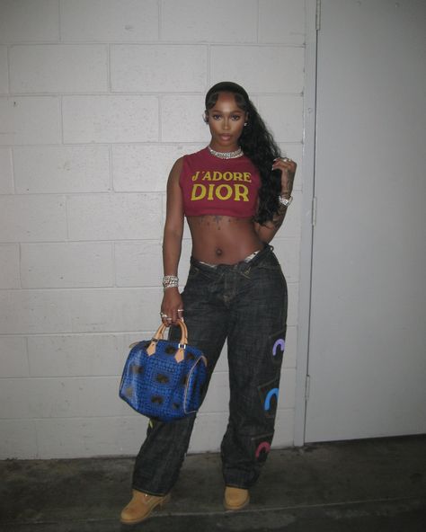 and she so pricey 🧚🏾‍♀️ | Instagram Dess Dior Outfits, Dess Dior, Dior Outfit, Dior Jeans, Evisu Jeans, College Fits, Chill Fits, Cute Preppy Outfits, Fly Girl