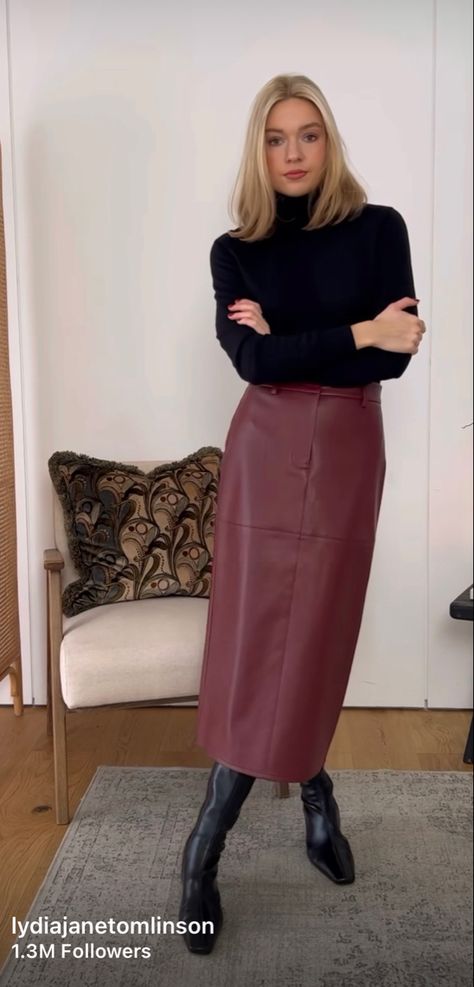 Red Leather Skirt Outfit Ideas, Maroon Pencil Skirt Outfit, Maroon Leather Skirt Outfit, Burgundy Skirt Outfit Winter, Burgundy Skirt Outfit Fall, Burgundy Leather Skirt Outfit, Maroon Leather Skirt, Maroon Skirt Outfit, Red Leather Skirt Outfit