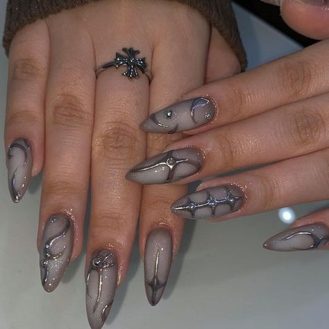 Chrome Nail Design, White And Silver Nails, Chrome Nails Designs, Hippie Nails, Punk Nails, Chrome Nail, Edgy Nails, Goth Nails, Homecoming Nails Acrylic