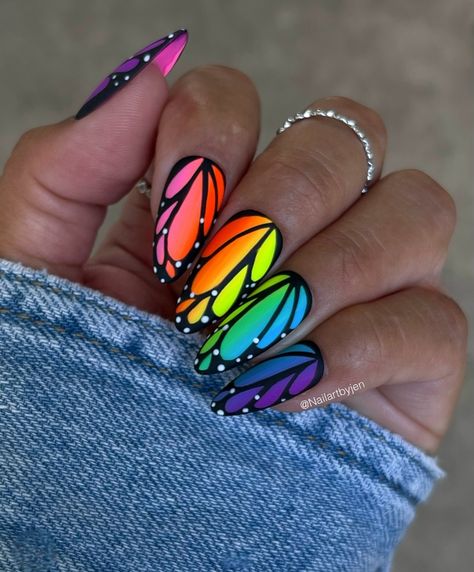 Nail Neon Colors, Holiday Nail Art Designs, Rainbow And Black Nails, Nail Art Trend 2024, Nail Designs 2024 Trends, New Nail Trends 2024 Summer, Black Rainbow Nails, Black Neon Nails, Black And Neon Nails