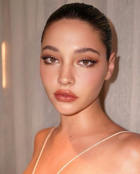 Natural Glam Brown Eyes, Madeline Cline Makeup, Upturned Eyes Makeup, Doe Eyes Makeup, Madeline Cline, Doe Eye Makeup, Bronze Eye Makeup, Goddess Makeup, Freckles Makeup