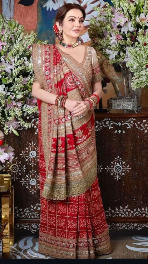 Brides Mother Indian Outfit, Best Indian Wedding Dresses, Draping Styles, Nita Ambani, Latest Bridal Lehenga, Saree Draping Styles, Lehenga Designs Simple, Saree Draping, Indian Bride Outfits