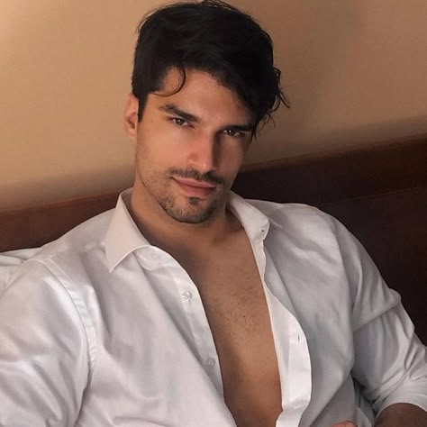 Hot Men In Suit, Aleksa Gavrilovic, Guy Suit, Dennis Oh, Arab Guys, Bed Photography, Handsome Italian Men, Model Man, Handsome Arab Men